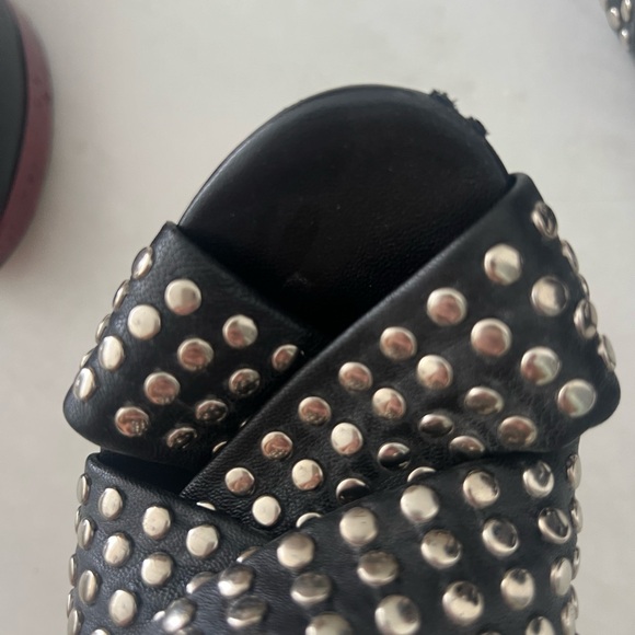 Burberry gentle used heels with silver studs - Picture 3 of 8